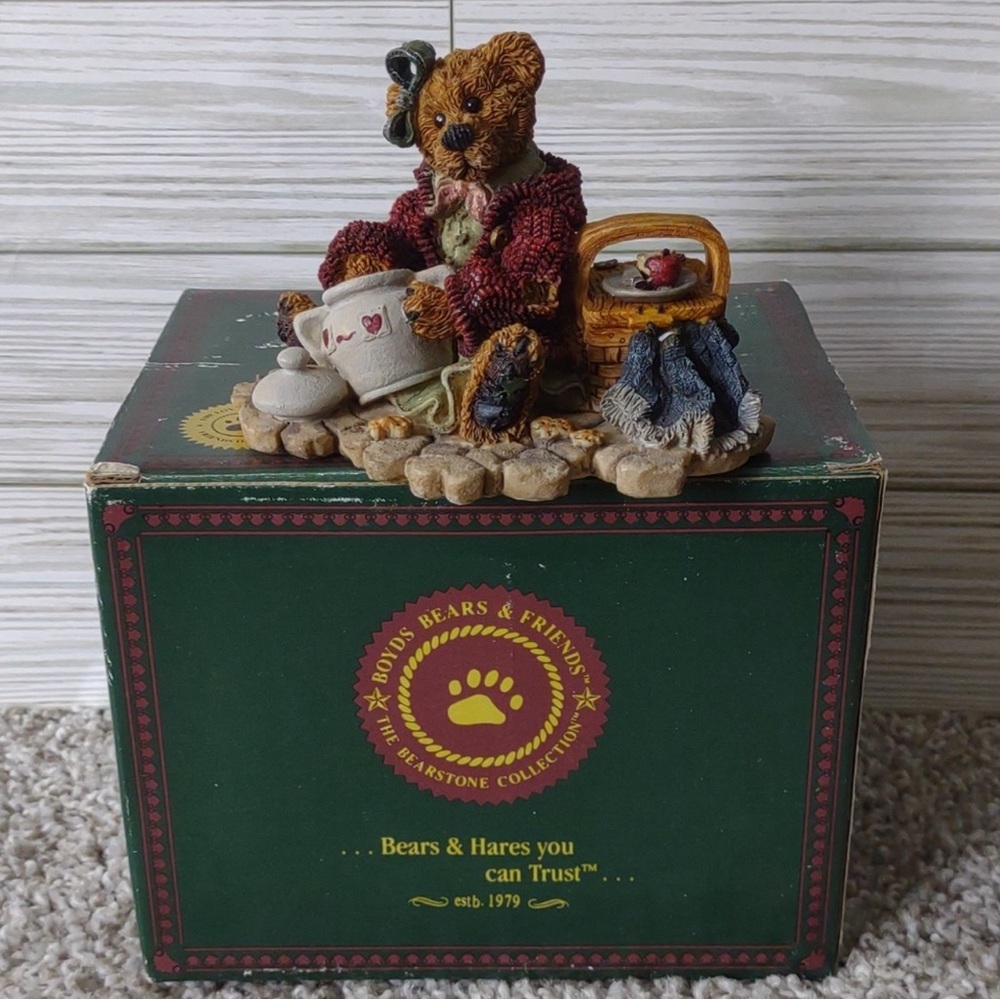 Boyds Bears Velma Q. Berriweather The Cookie Queen Resin Figurine EUC